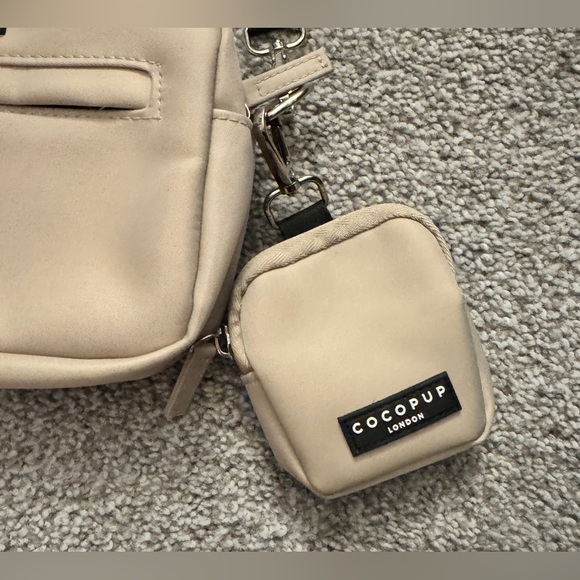 cocopup London 🤎 - Dog Walking Caramel Latte Bag - Picture 4 of 9